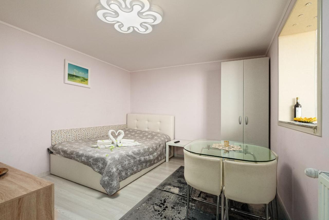 Stone Gate Apartment #1 Bucureşti Ngoại thất bức ảnh