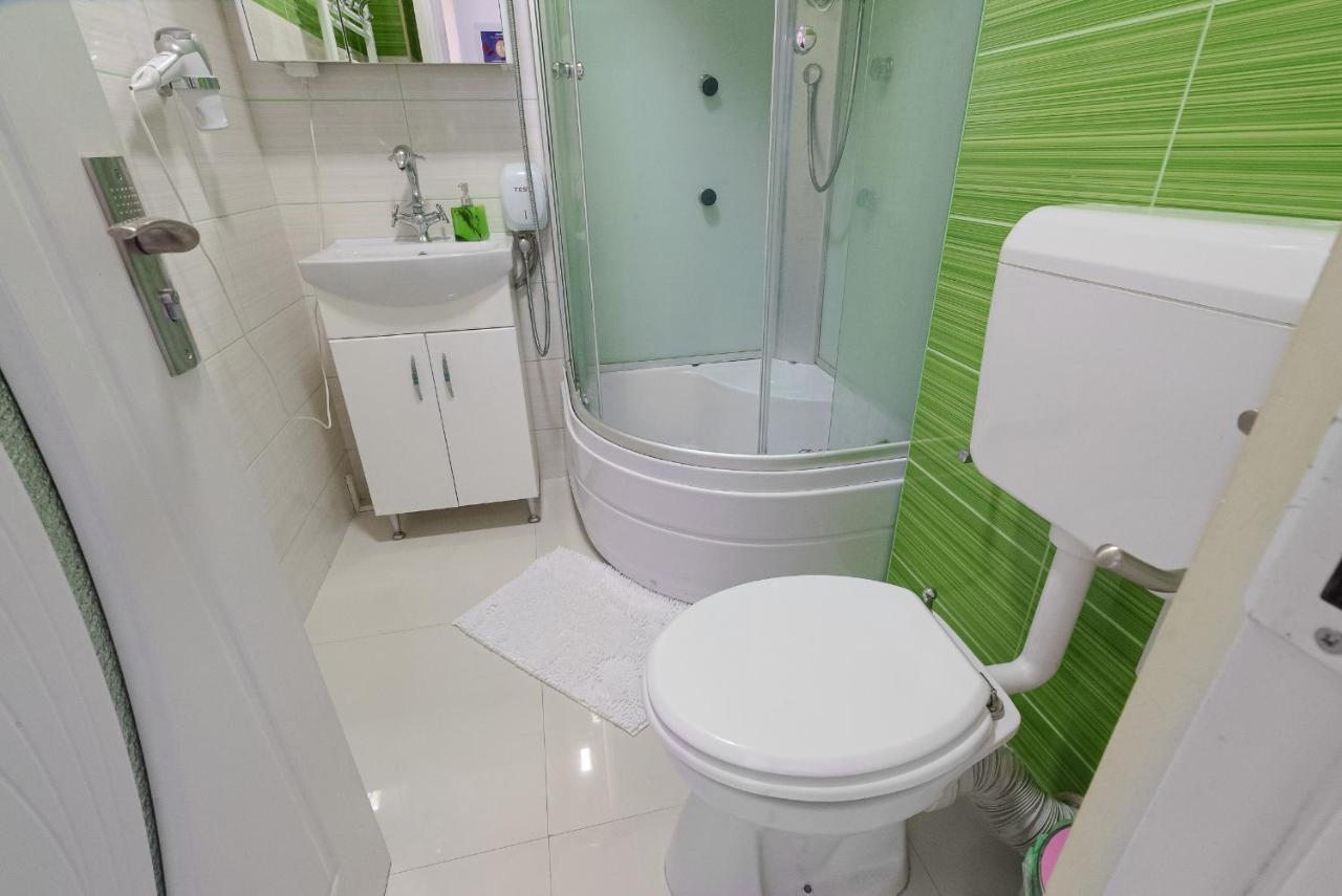 Stone Gate Apartment #1 Bucureşti Ngoại thất bức ảnh