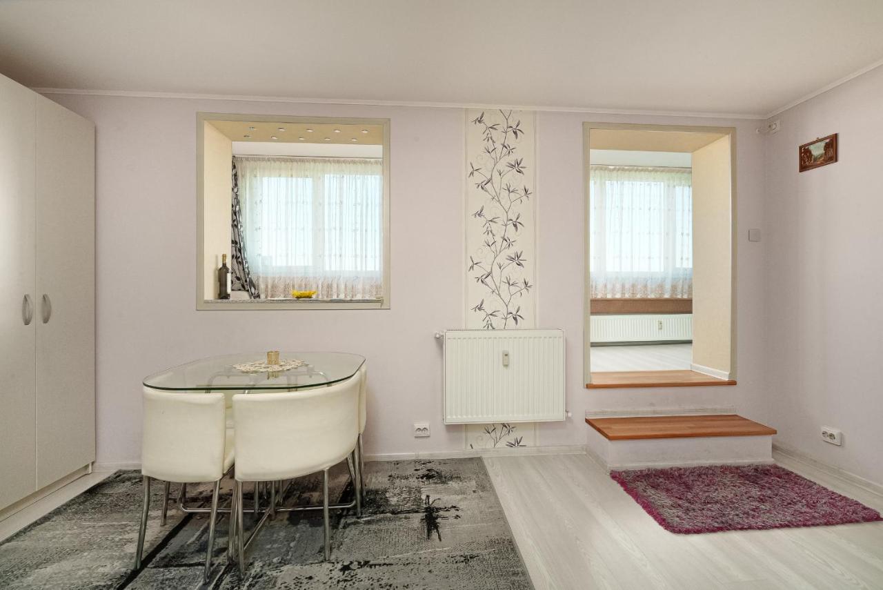 Stone Gate Apartment #1 Bucureşti Ngoại thất bức ảnh