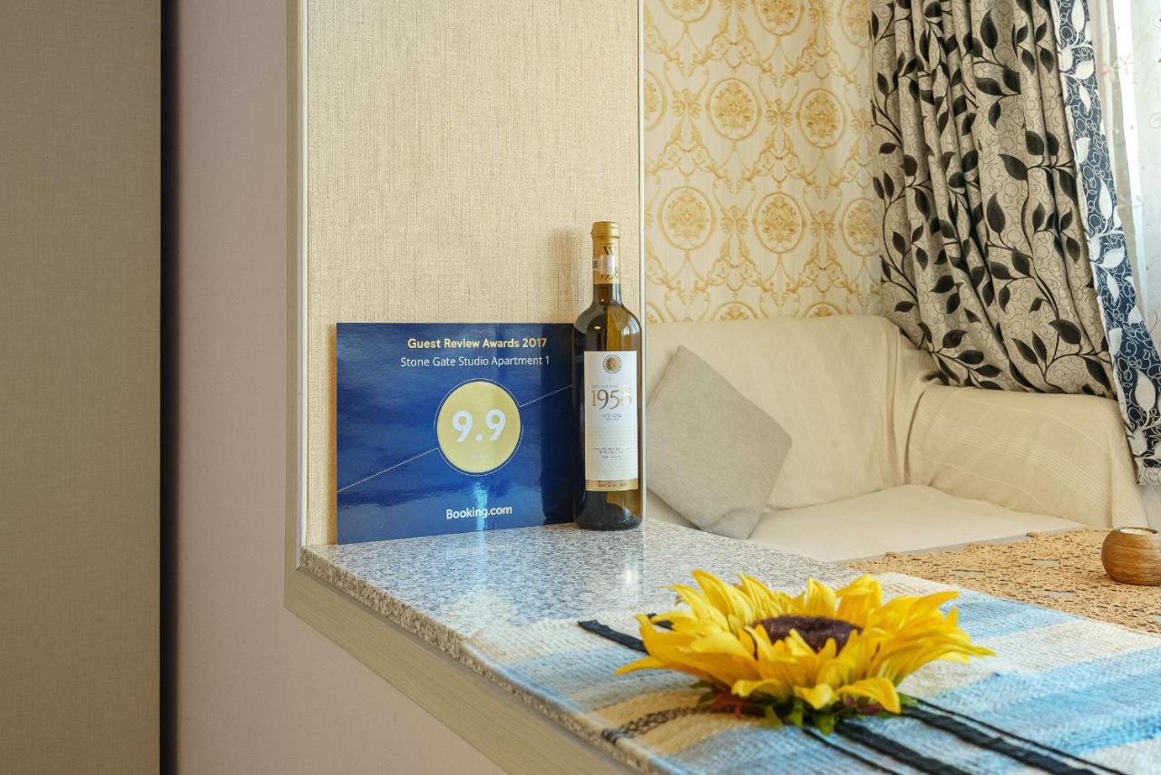 Stone Gate Apartment #1 Bucureşti Ngoại thất bức ảnh